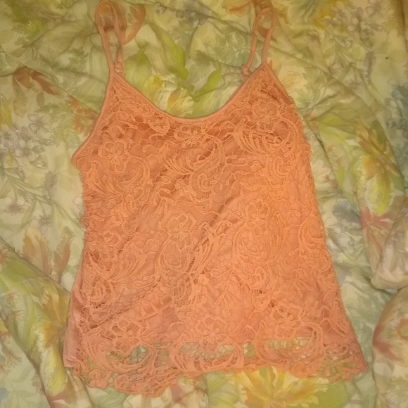 💕3/25💕beautiful peachy floral tank top - Picture 2 of 7